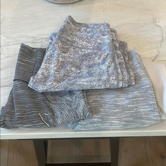 Lululemon Gray and White Kids Leggings - Picture 2 of 5